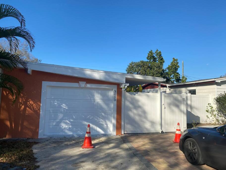 Contemporary Suite Tampa Exterior photo